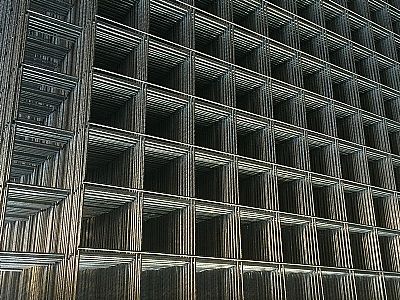 鋼筋焊接網在生產時都要經過嚴格的檢驗